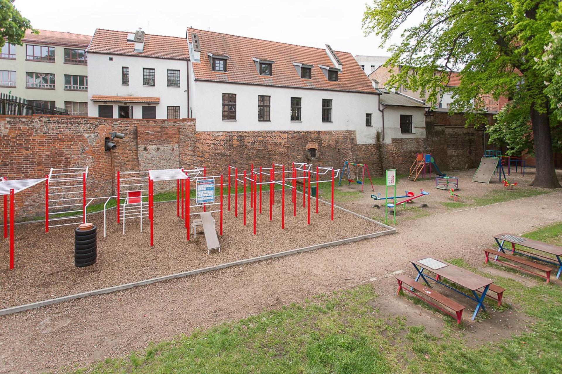 Przedzamcze Apartment *
